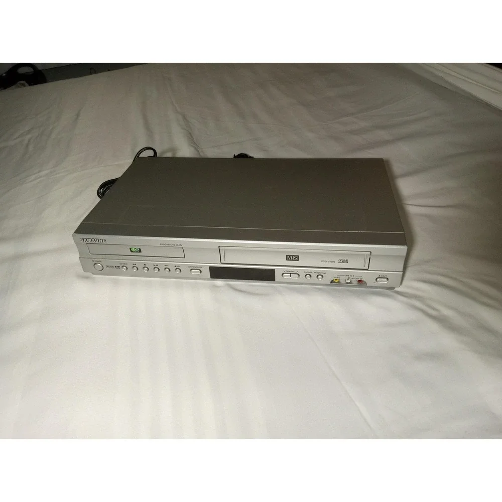 Samsung DVD-V4600 DVD VHS‎ VCR Combo 4 Head Hi-Fi Silver No Remote AV RCA Cable